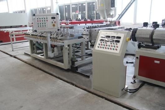Пеллетная линия экструзионного профиля из ПВХ с двойным винтом для магазинов строительных материалов